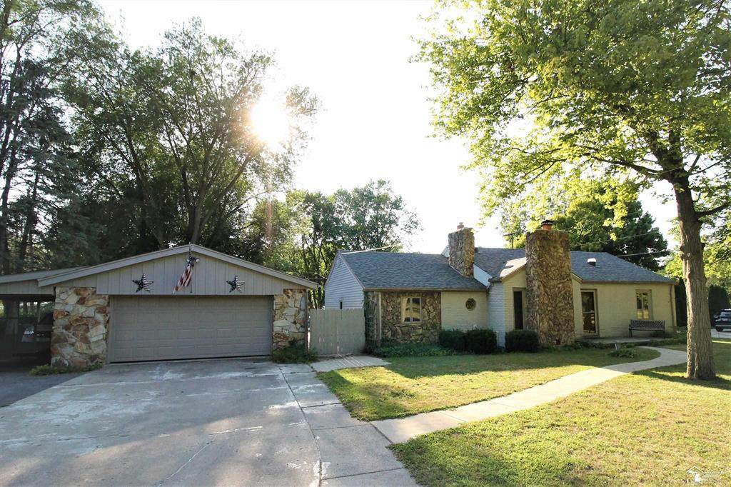 8809 Crabb - Photo 1