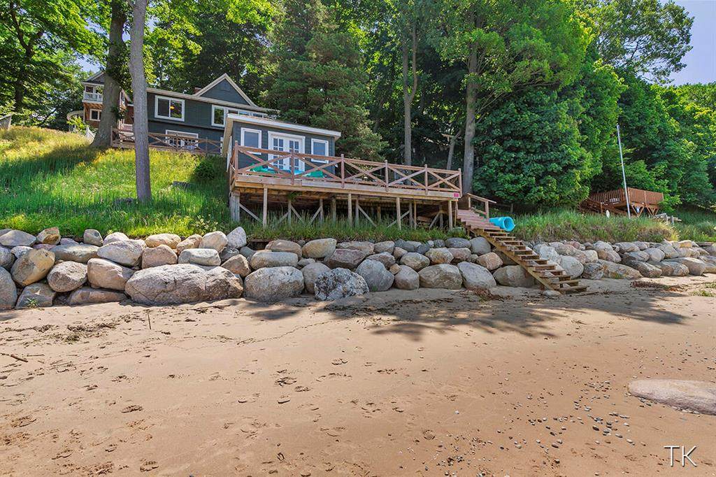 94 Lakeshore Drive - Photo 1