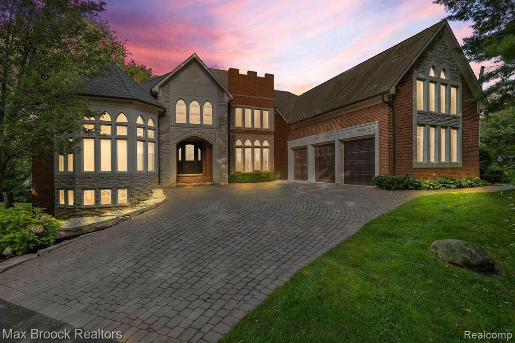 5573 Middlebelt Road - Photo 1