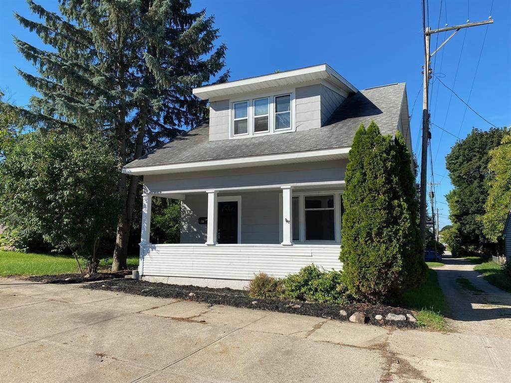 713 Simons Street - Photo 1