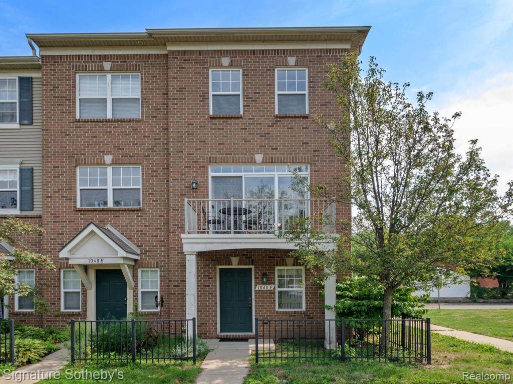 1048 Lakepointe Street - Photo 1