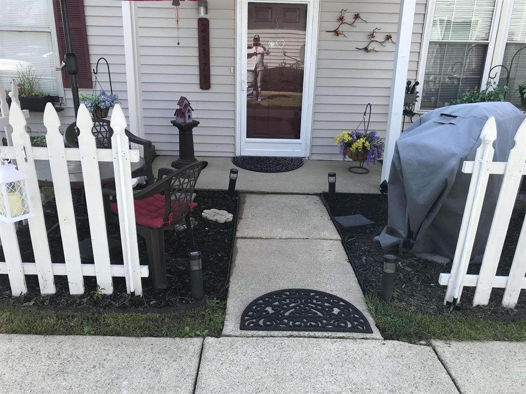 28378 Raleigh Crescent - Photo 1