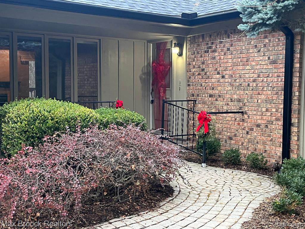 992 Stratford Place - Photo 1