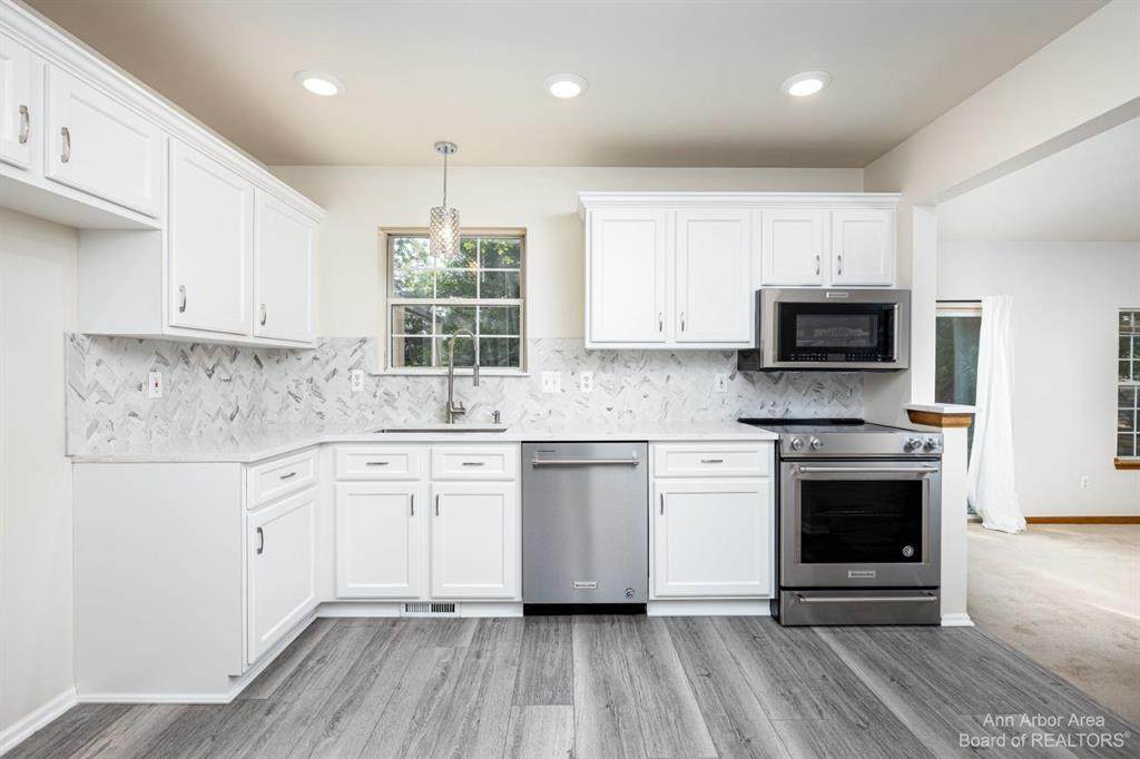 7812 Lake Crest Drive - Photo 1