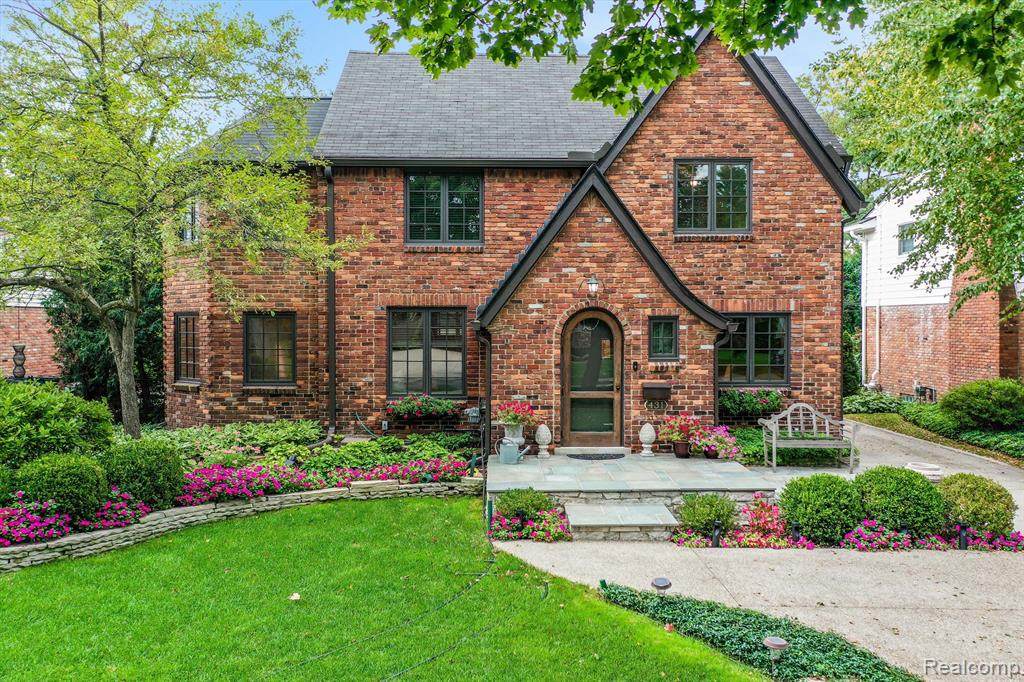 431 Westchester Way - Photo 1