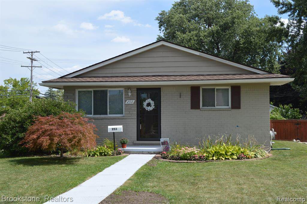 253 Webik Avenue - Photo 1