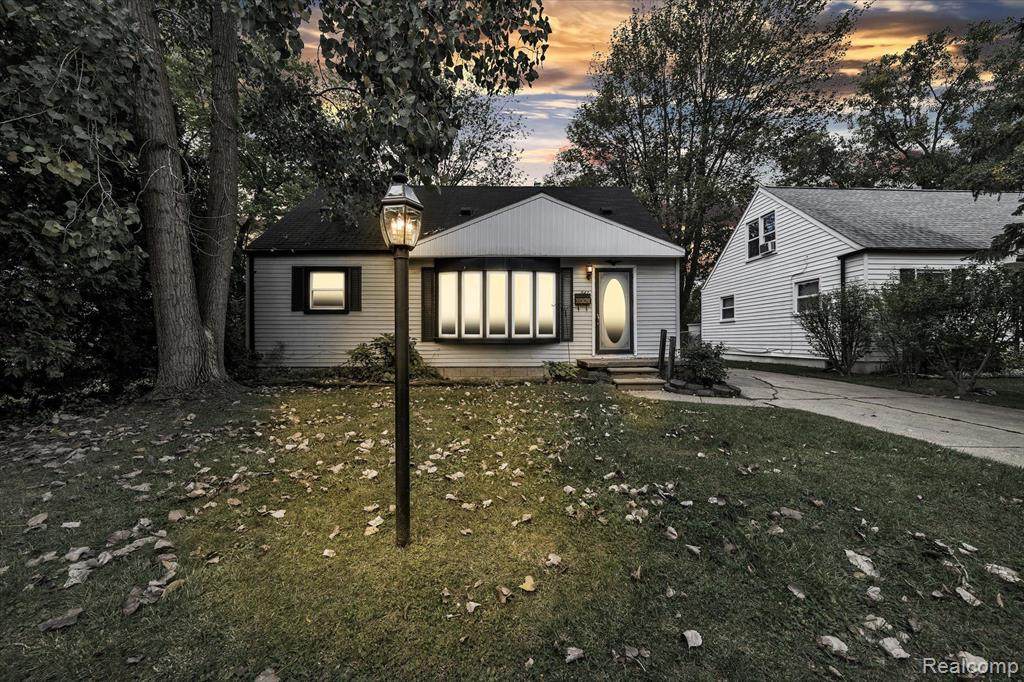 842 Manitou Avenue - Photo 1