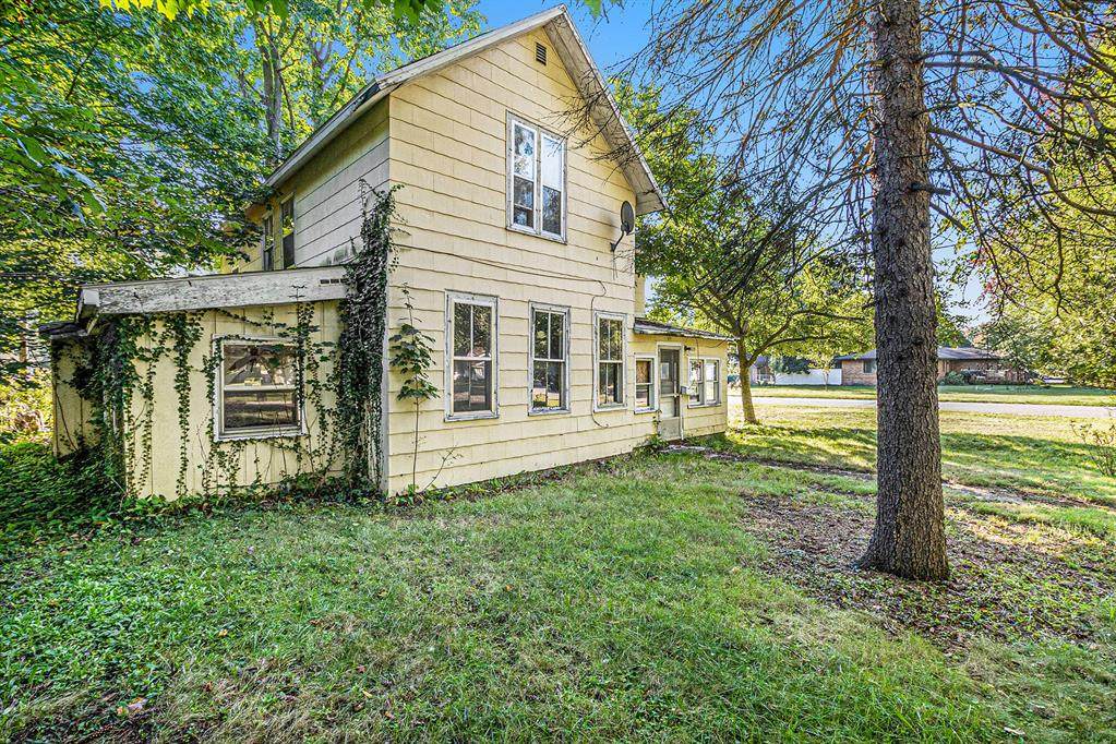 823 Division Street - Photo 1