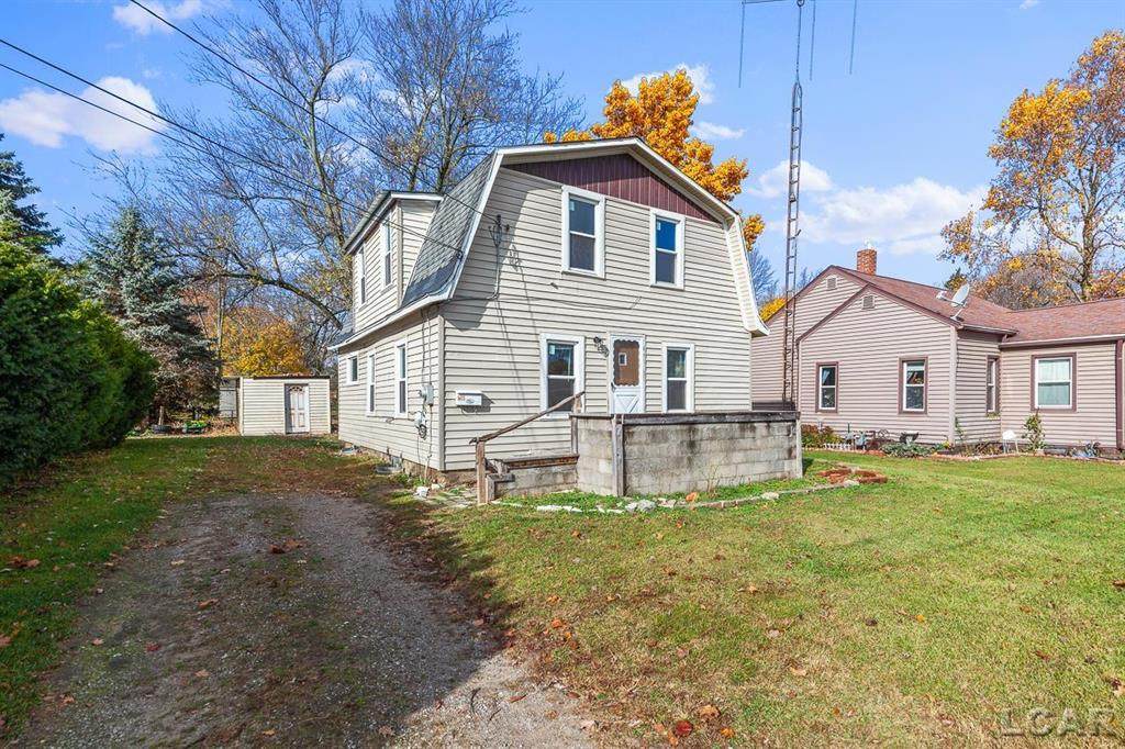 945 Summit - Photo 1