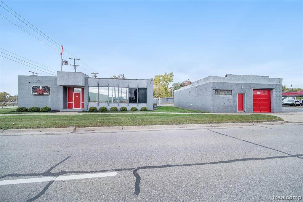 975 Baldwin Avenue - Photo 1