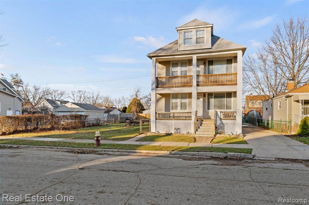 880 White Avenue - Photo 1