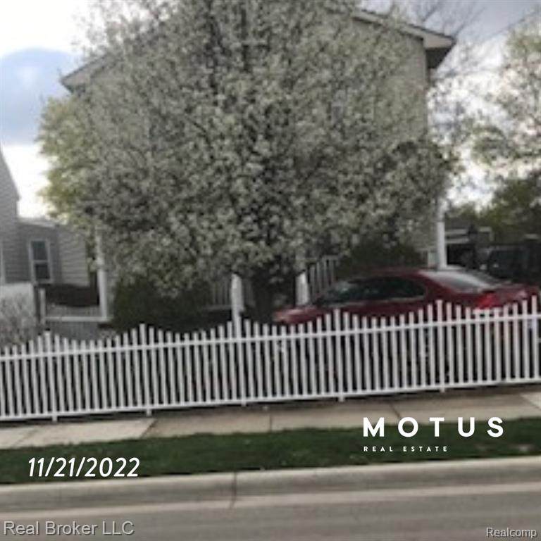 437 Saginaw Street - Photo 1