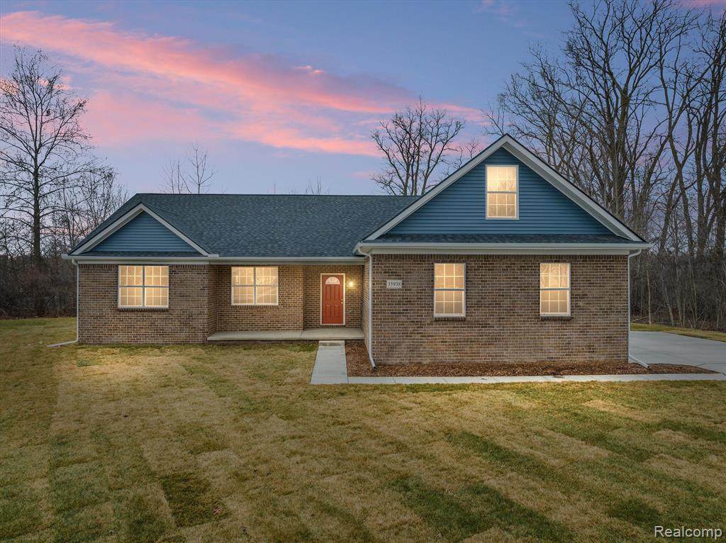 35938 Birchwood Court - Photo 1