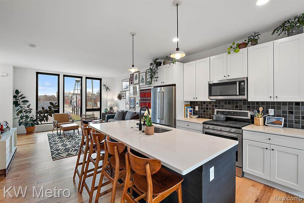 2305 Trumbull Street - Photo 1