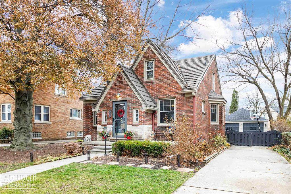 922 University - Photo 1