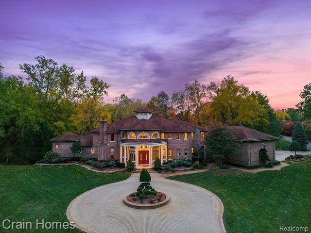 255 Camelot Way - Photo 1