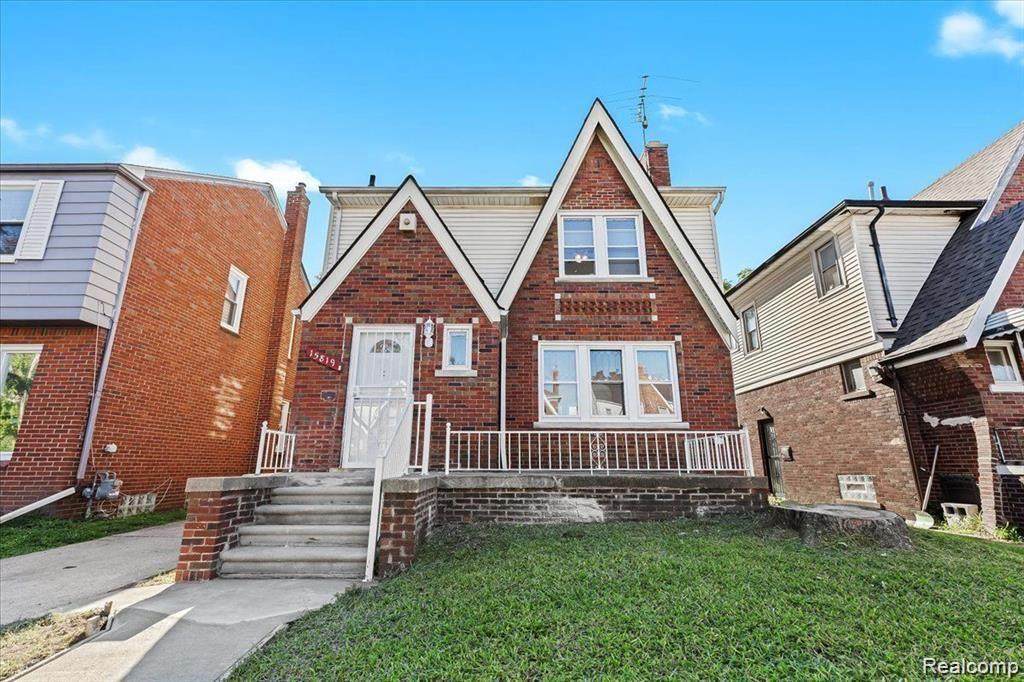 15819 Wisconsin Street - Photo 1