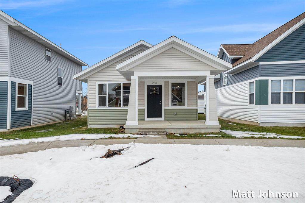2083 Linden Avenue - Photo 1