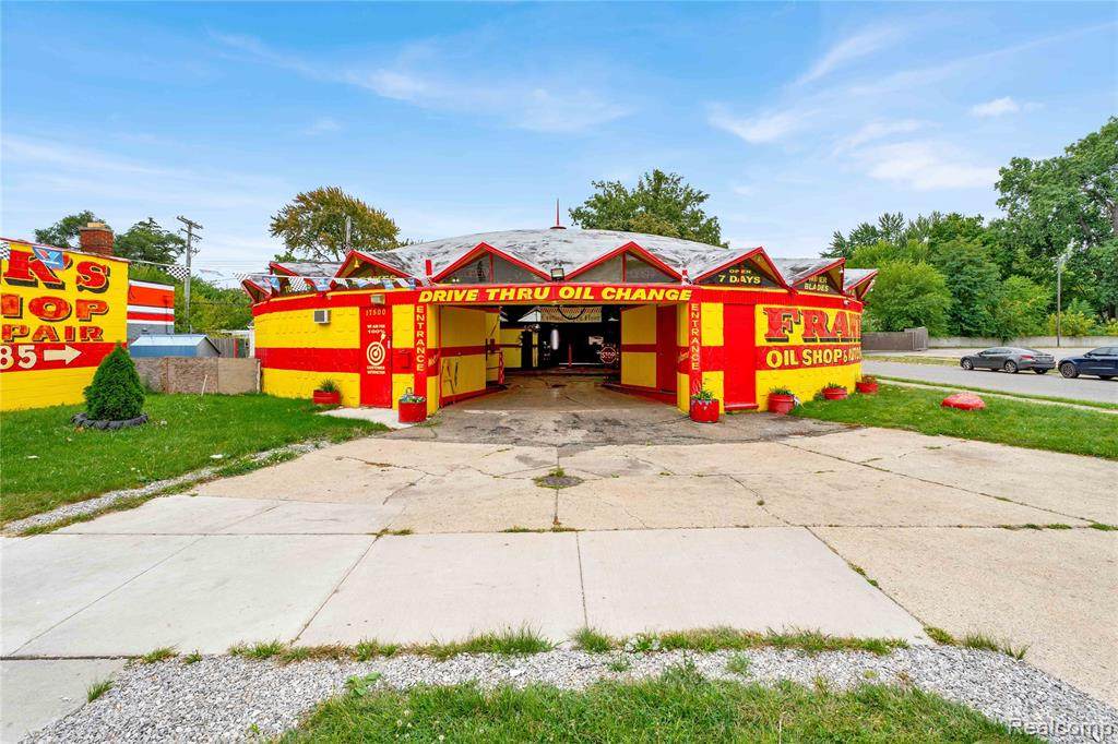 17500 Warren Avenue - Photo 1