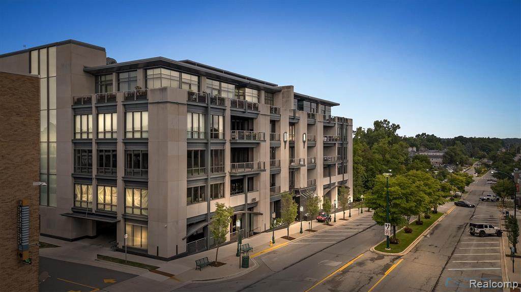 369 Old Woodward Avenue - Photo 1