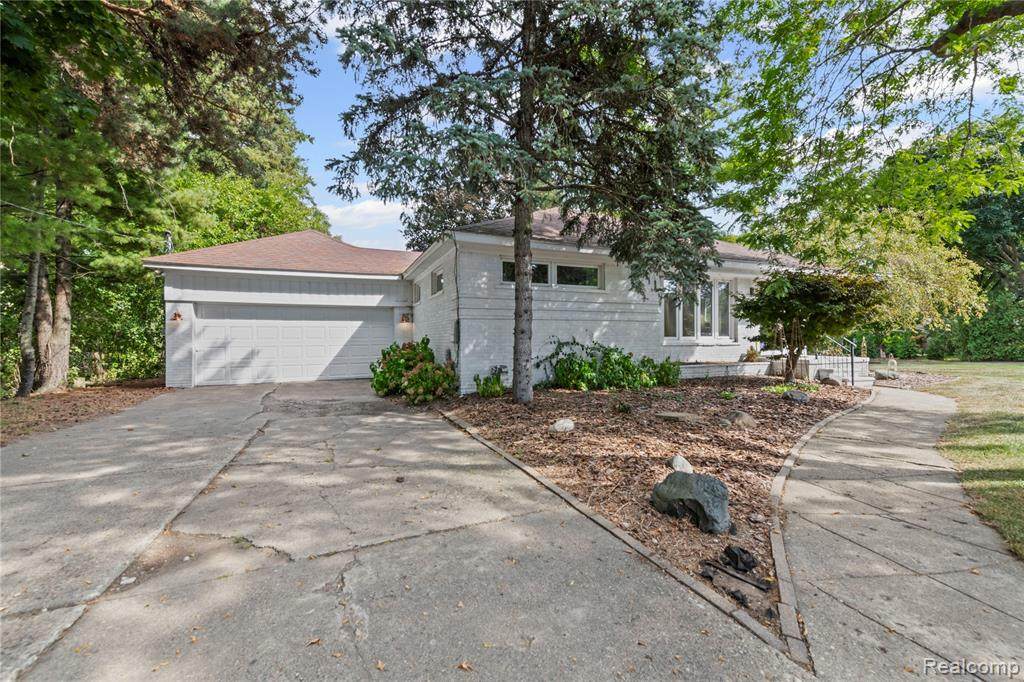 2665 Middlebelt Road - Photo 1