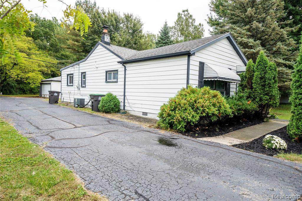 8883 Beech Daly Road - Photo 1