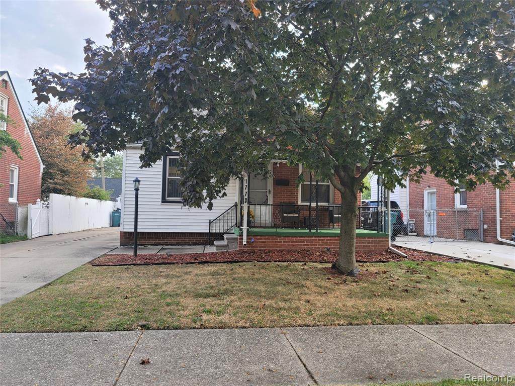 1773 Riverbank Street - Photo 1