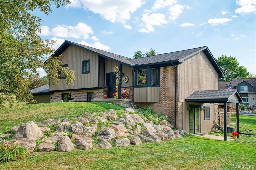 3020 Brookline Drive - Photo 1