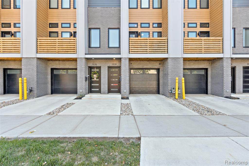 1539 Pallister - Photo 1