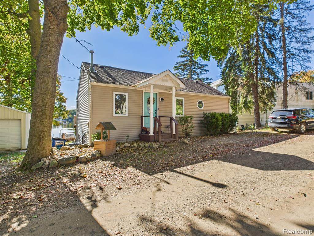 408 Peninsula Drive - Photo 1