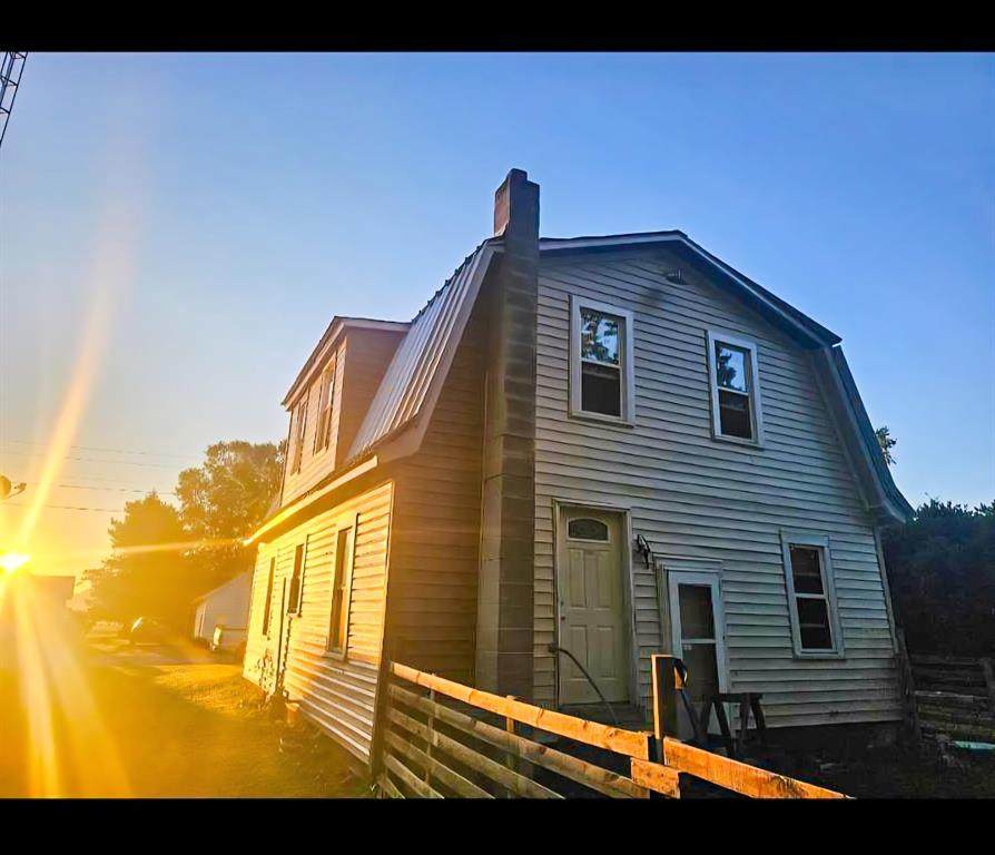 945 Summit Street - Photo 1