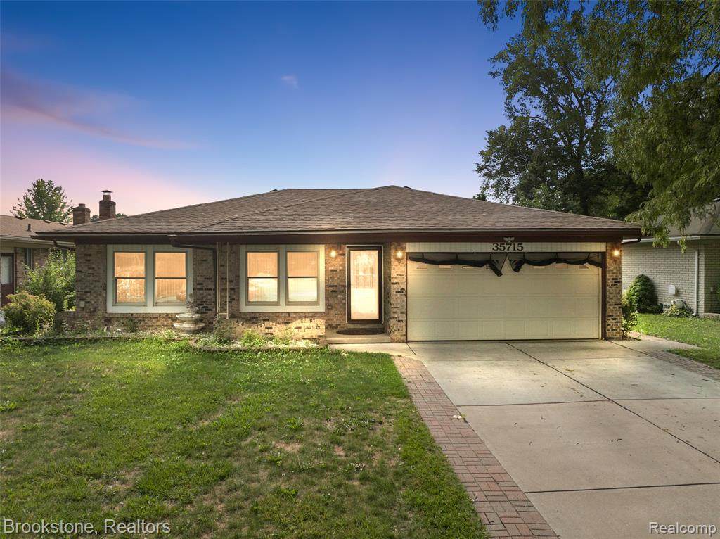 35715 Maureen Drive - Photo 1