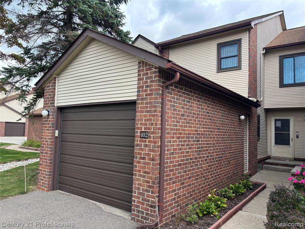 6680 Ridgefield Circle - Photo 1