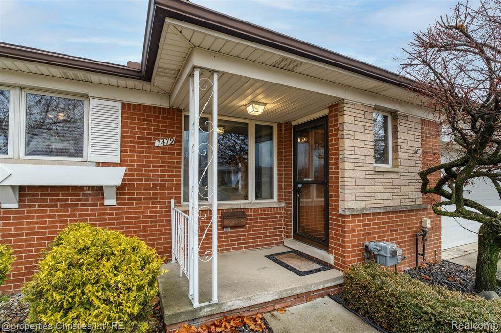 7479 Carrousel Boulevard - Photo 1