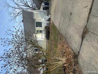 15552 Macarthur - Photo 1