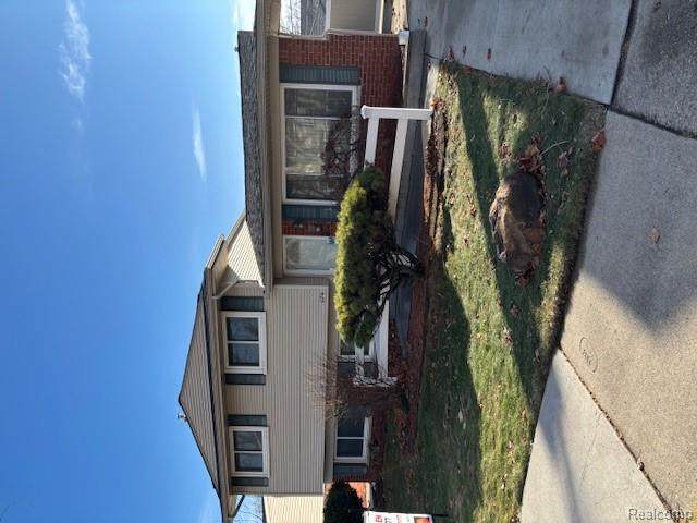 674 Langley Boulevard - Photo 1