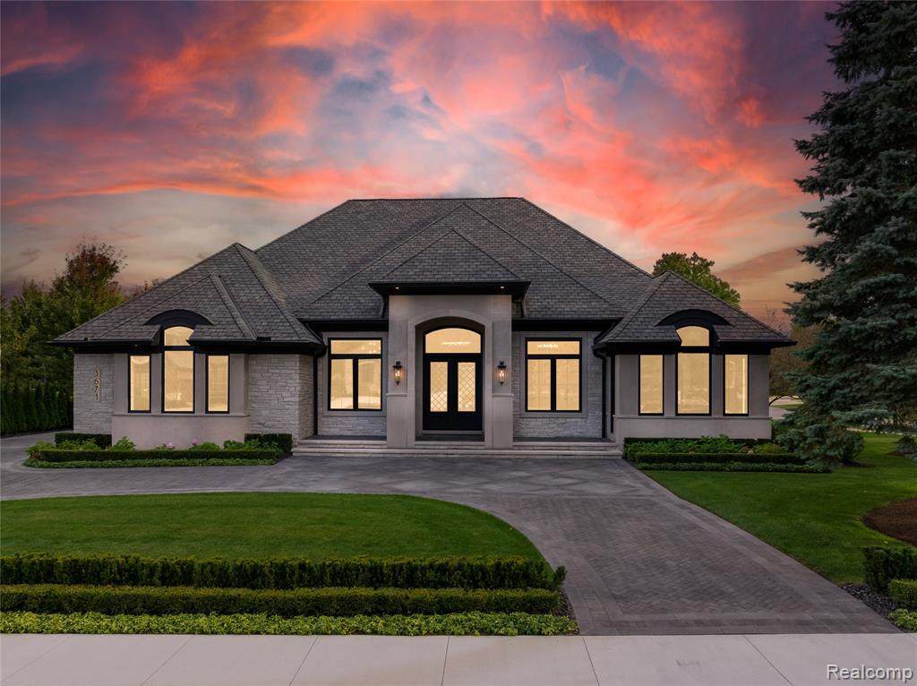 4592 Pinnacle Boulevard - Photo 1