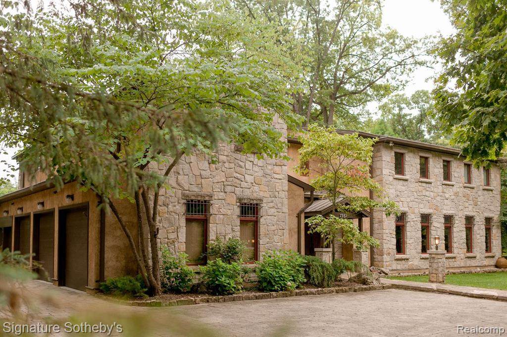 7357 Lindenmere Drive - Photo 1