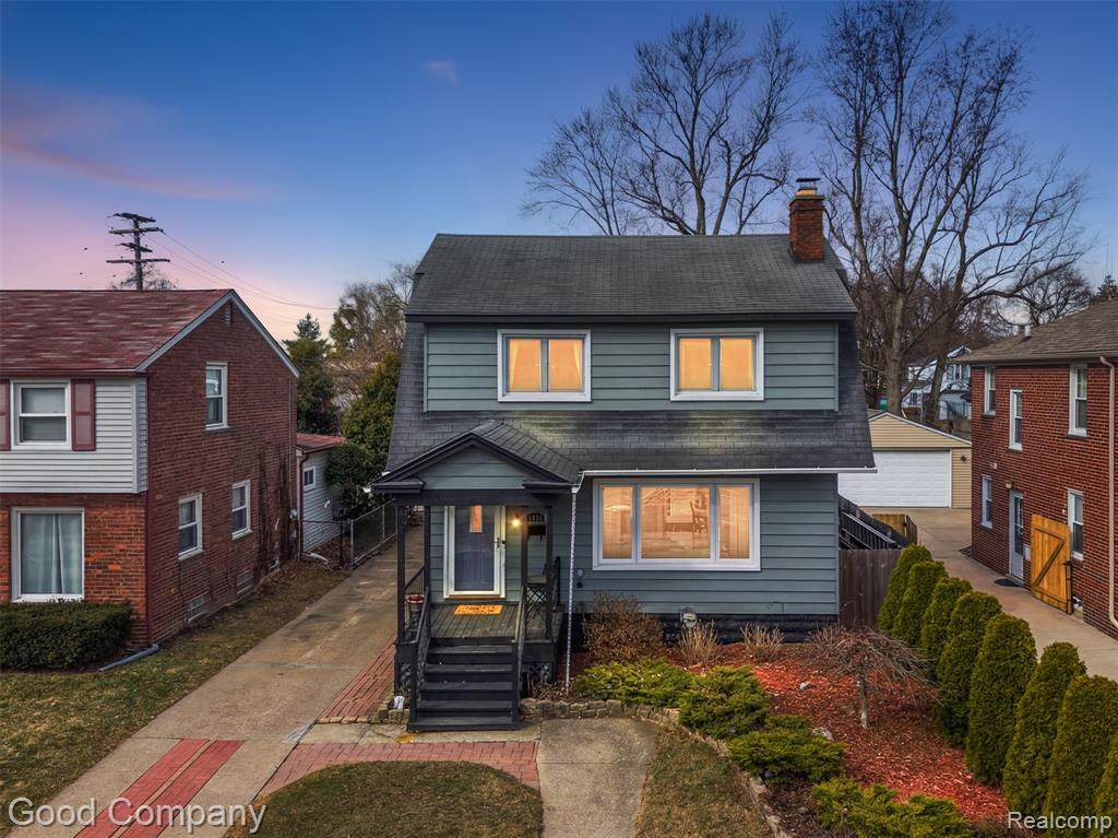 1036 Irving Avenue - Photo 1
