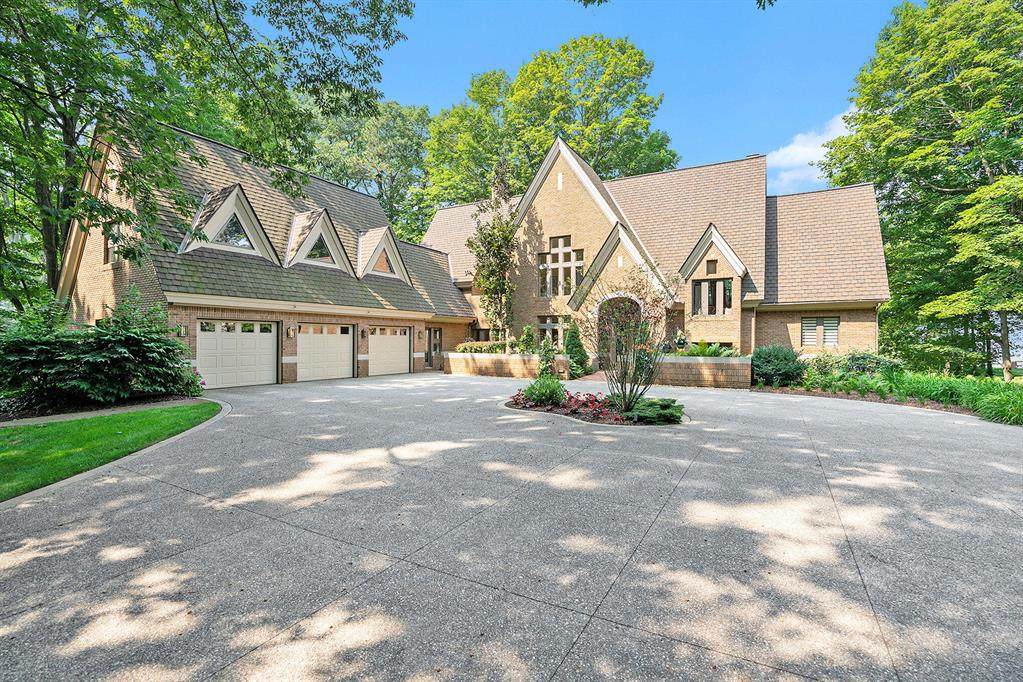 5285 Lakeshore Drive - Photo 1