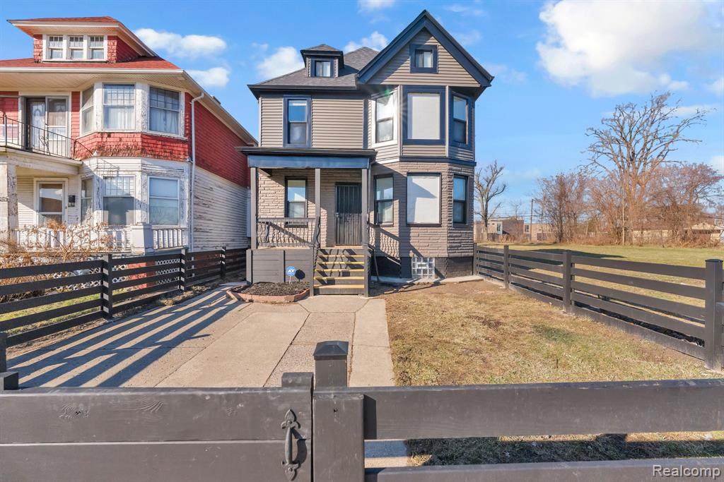 2575 Harding Street - Photo 1