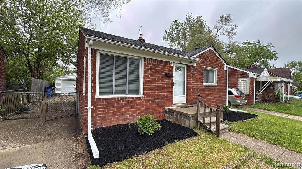 1073 Colonial Drive - Photo 1