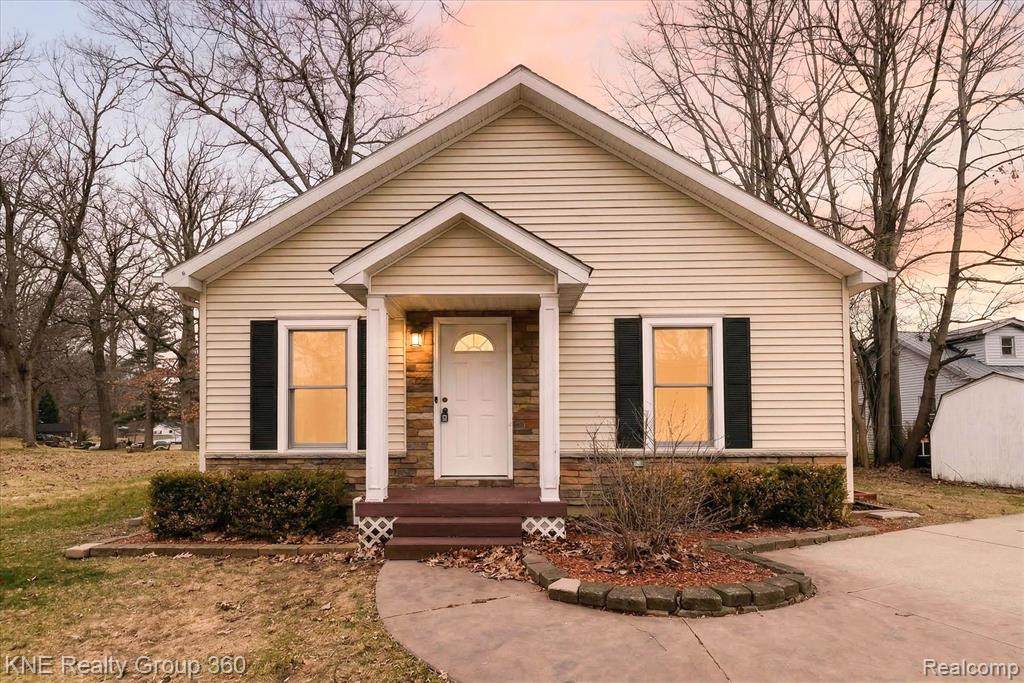 1525 Shoreline Drive - Photo 1