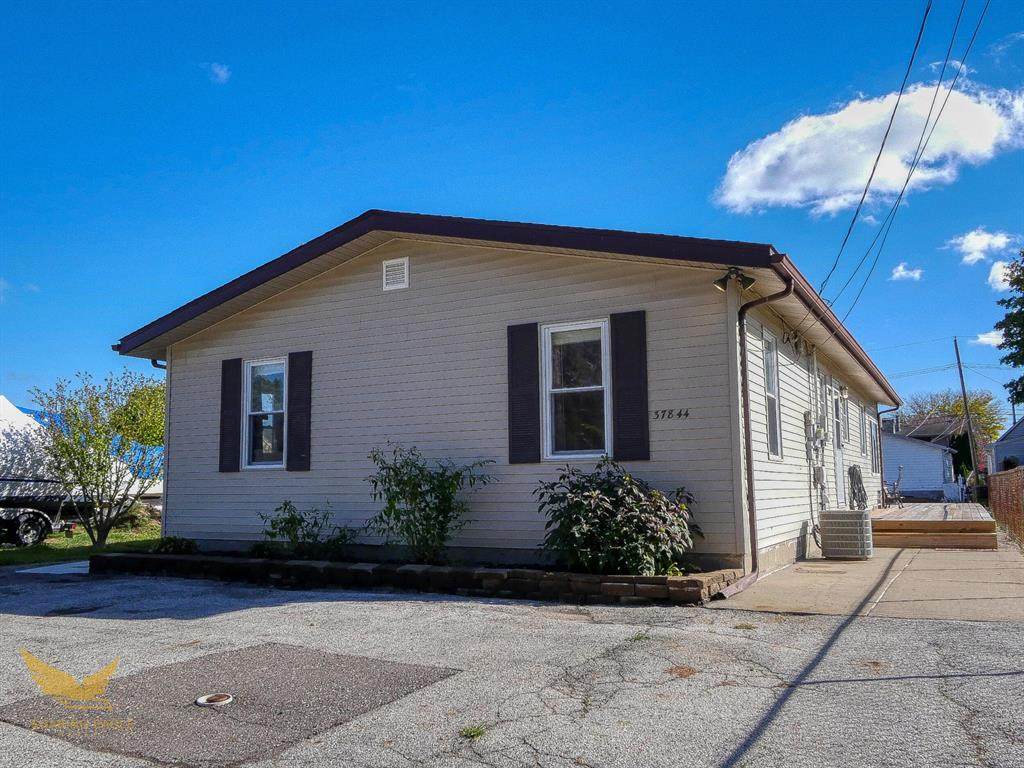 37844 Maplehill Street - Photo 1