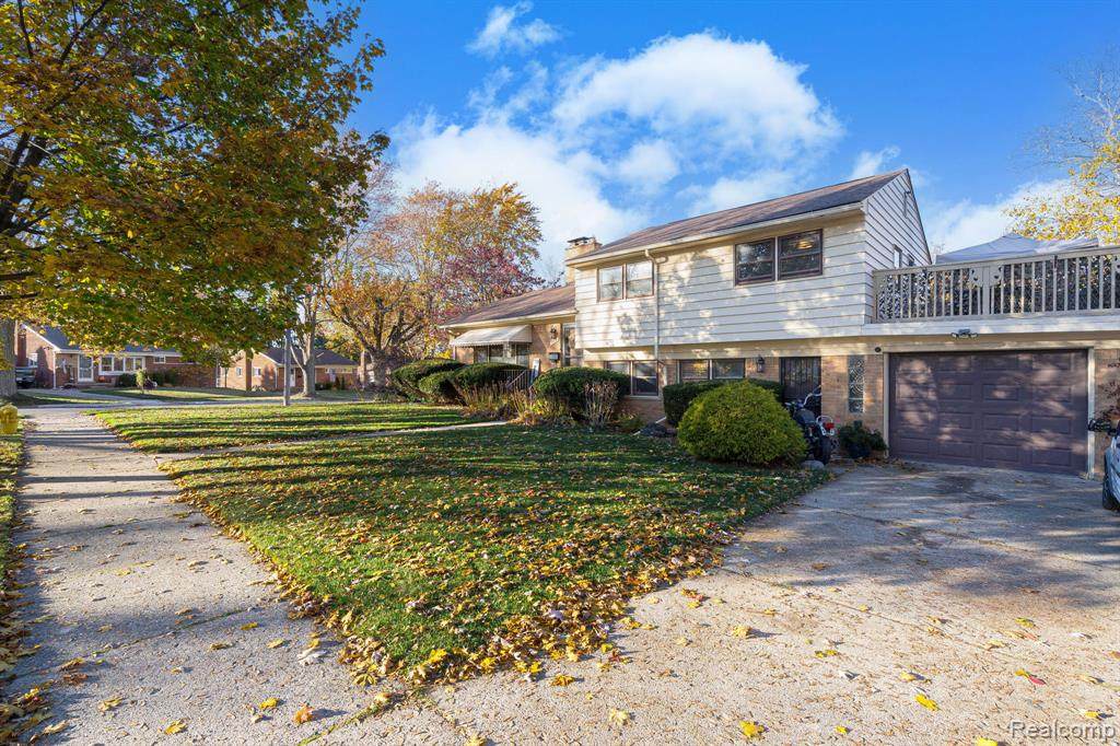 392 Cambridge Drive - Photo 1