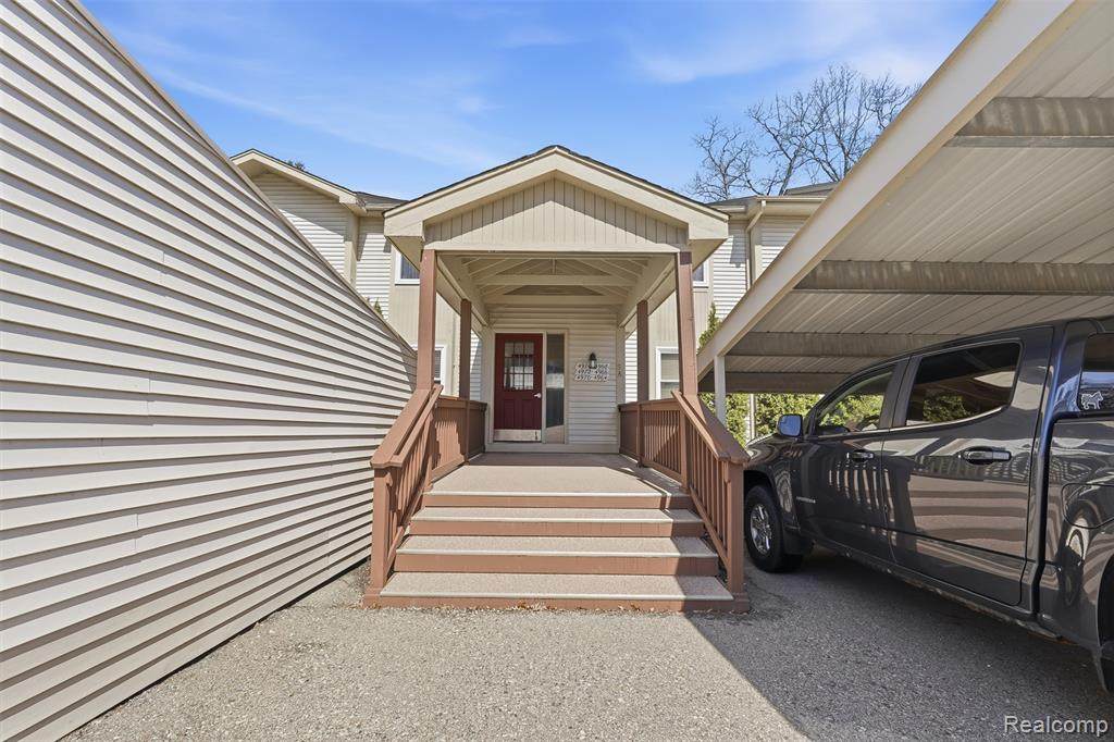 4964 Oak Hill Drive - Photo 1