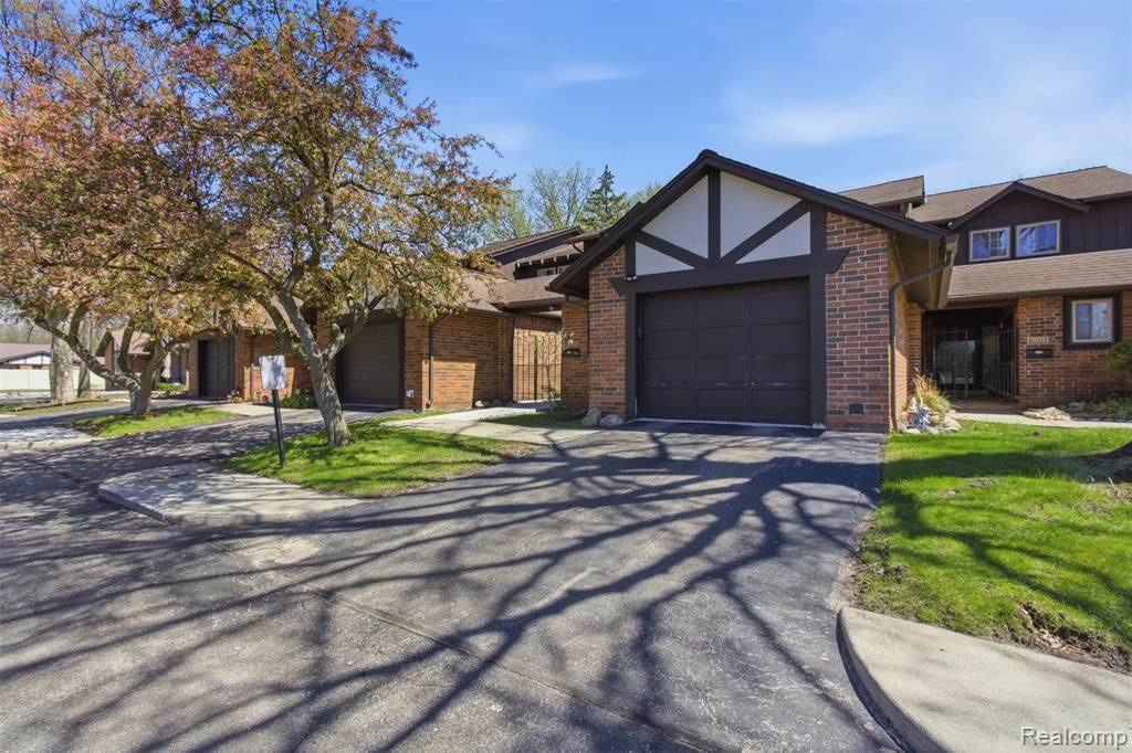 29242 Wellington Road - Photo 1