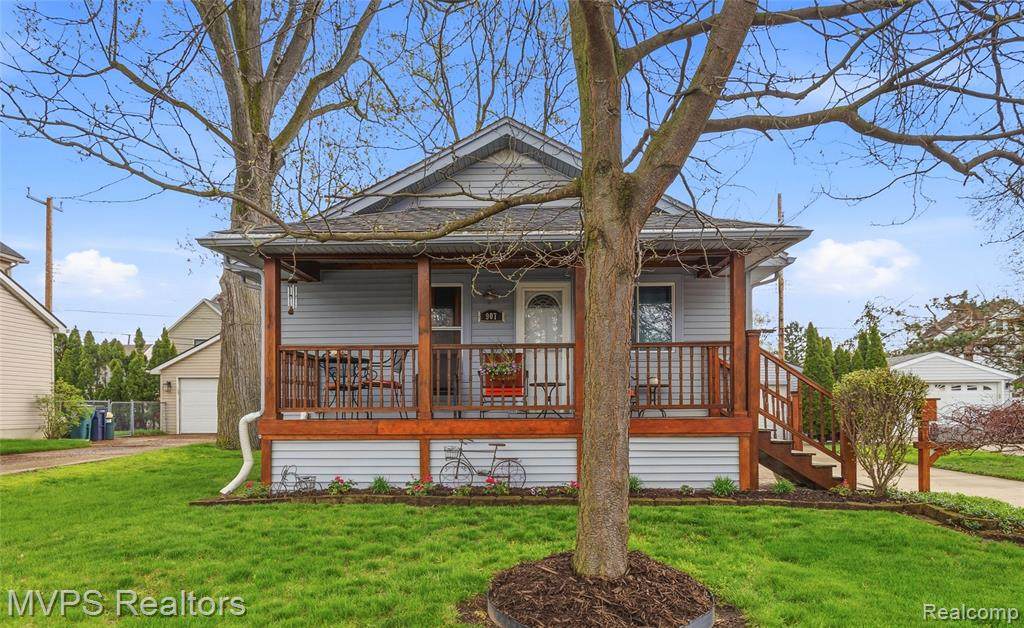 907 Batavia Avenue - Photo 1