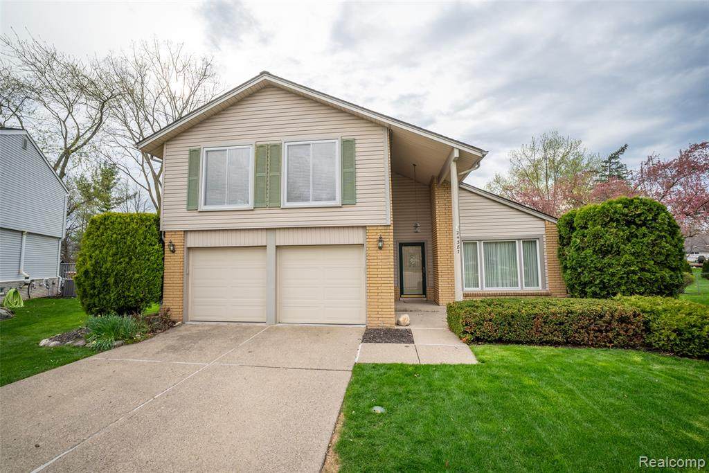 24387 Pinecrest Street - Photo 1