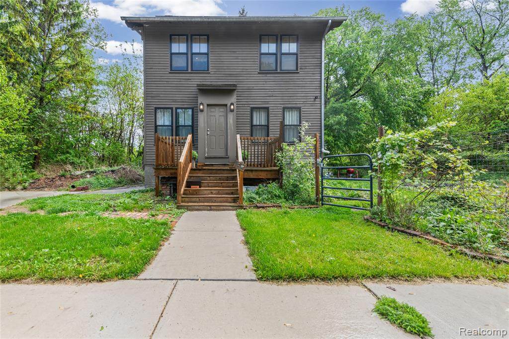 432 Manistique - Photo 1